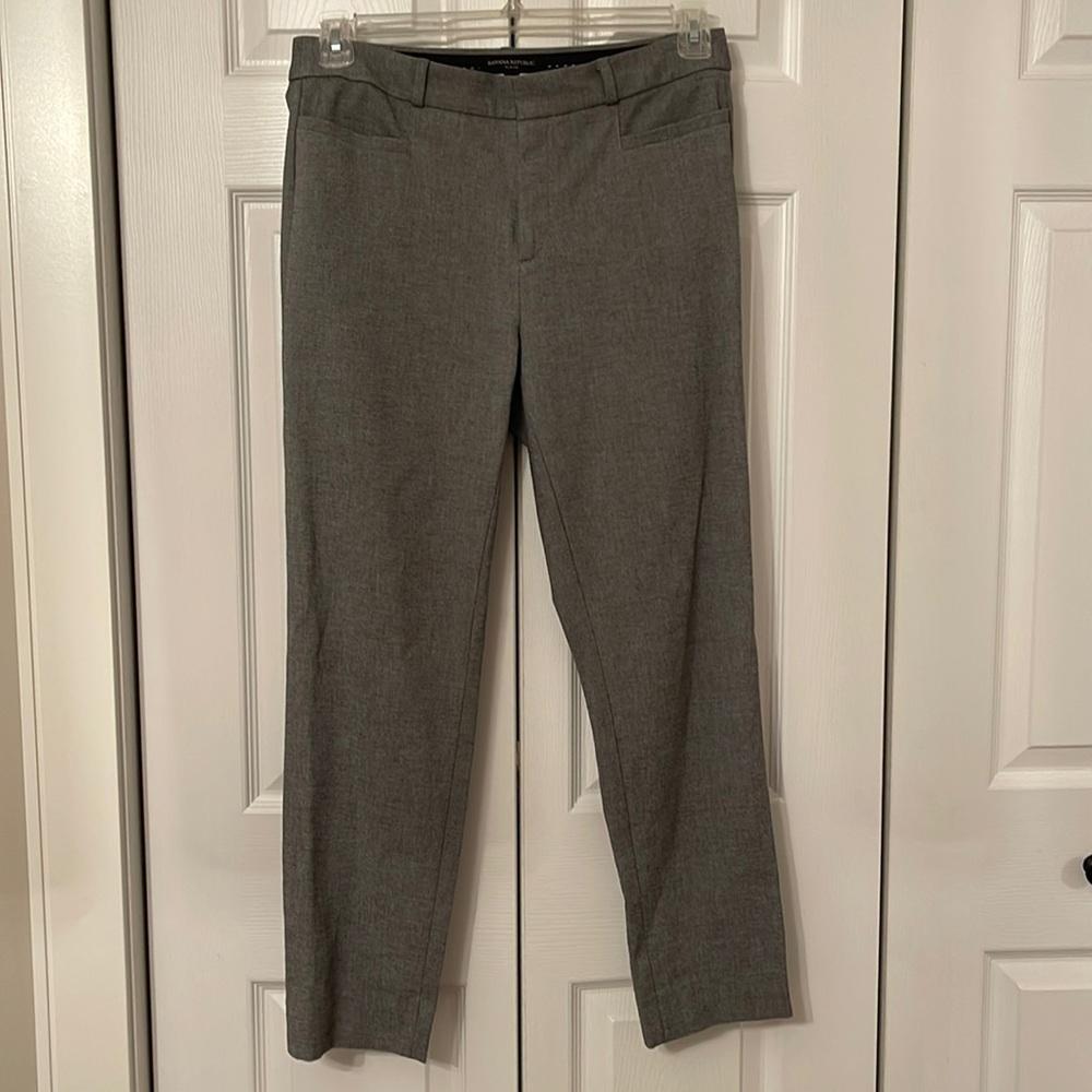Great condition. Sloan banana republic gray dress pants. Size 8.